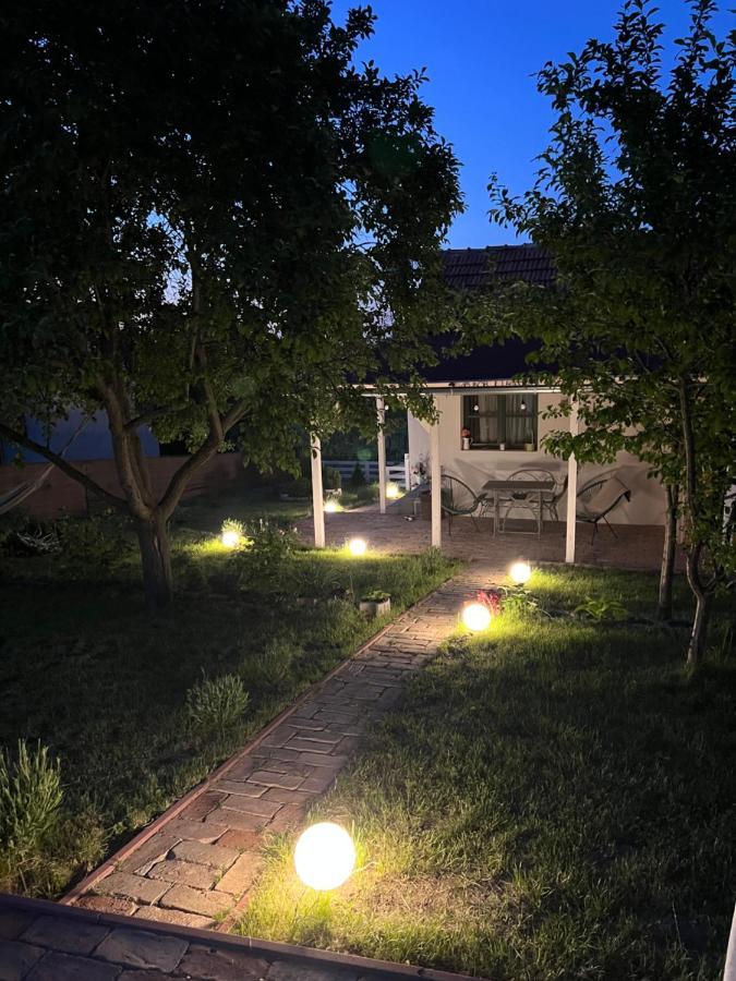 Villa Smaragd Doba Exterior foto
