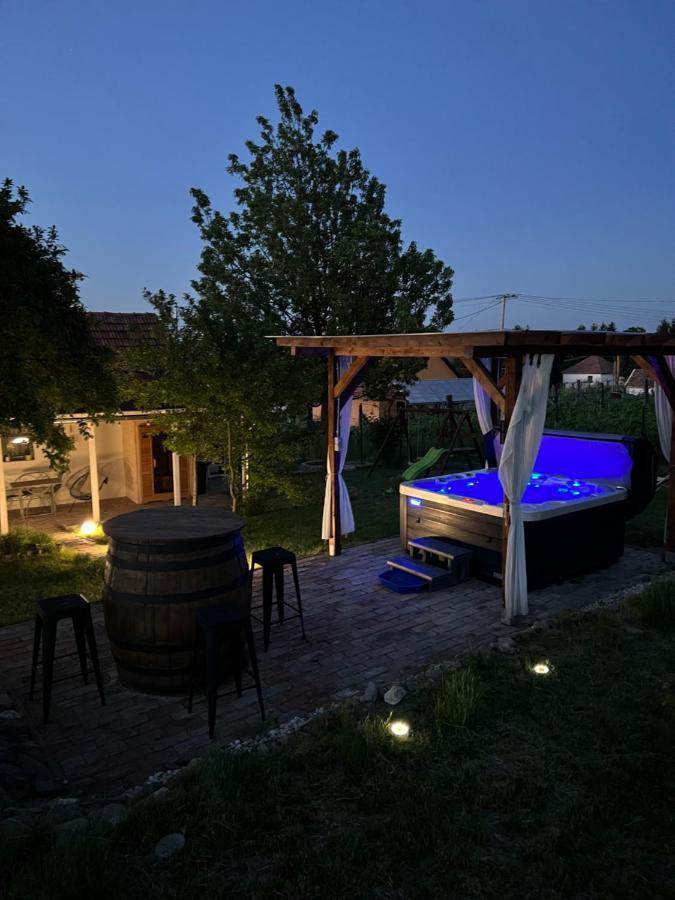Villa Smaragd Doba Exterior foto