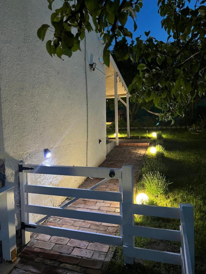 Villa Smaragd Doba Exterior foto