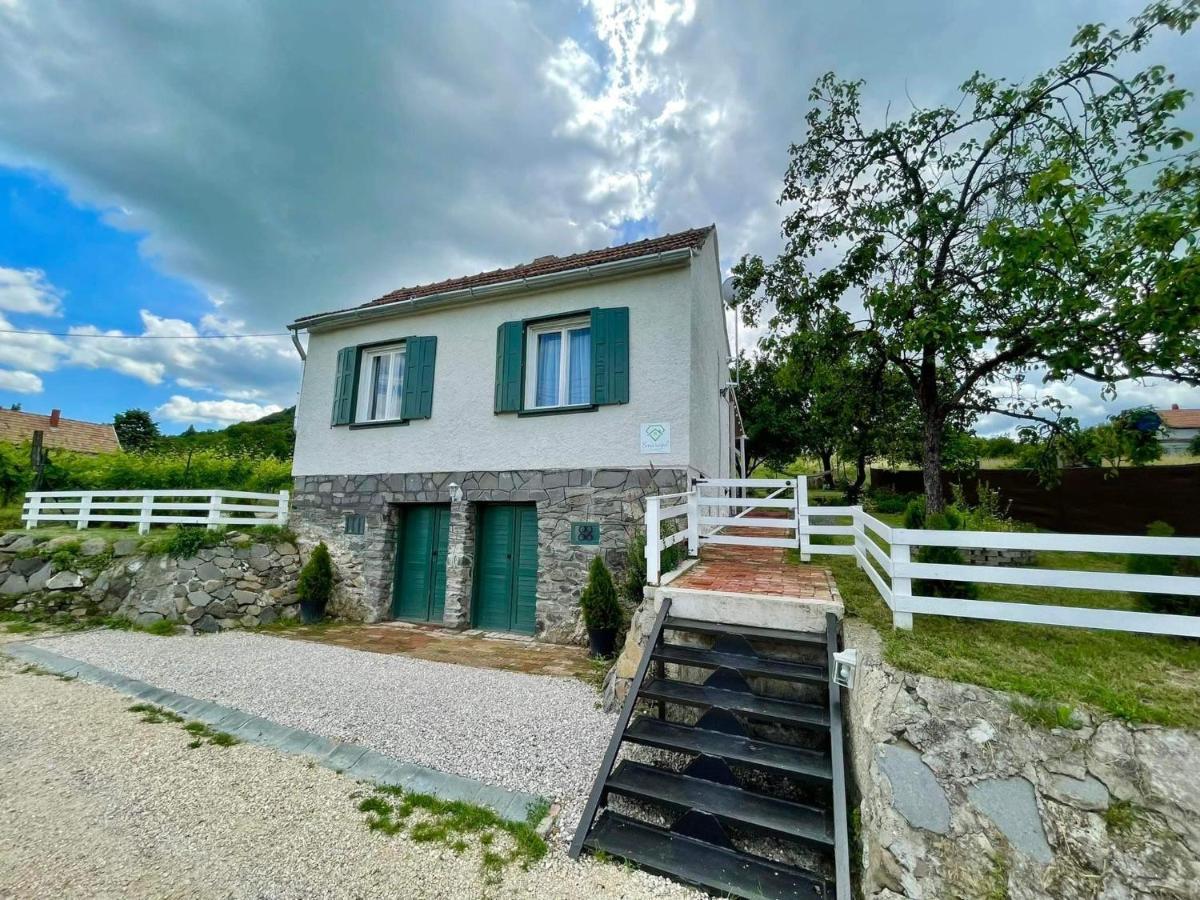 Villa Smaragd Doba Exterior foto
